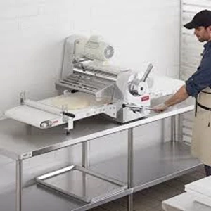 Mesin Dough Sheeter untuk Produksi Roti dan Pastry: Presisi Adonan, Hasil Konsisten